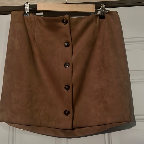 Skirt - Picture 1 of 4